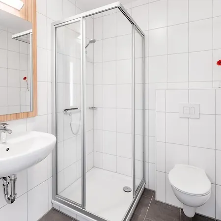 Apartment Spacious, Modern Apartment, Ten Minutes Walk From The Centre *